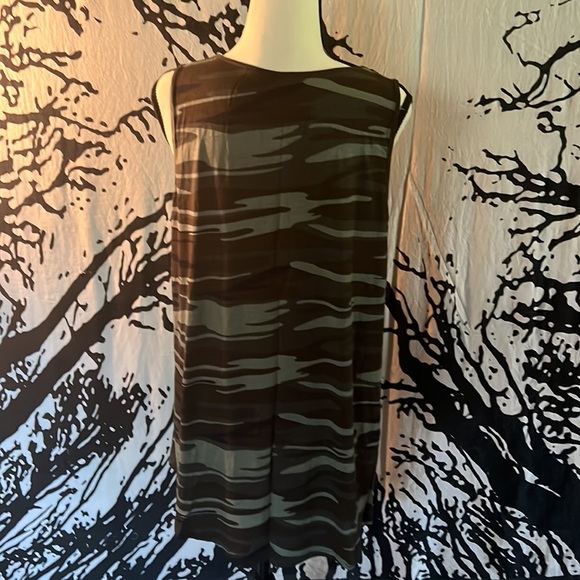 Green camo tank top. - Picture 2 of 4